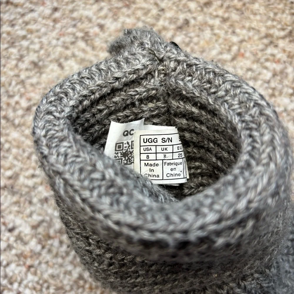 Toddler 8 sweater Ugg boots